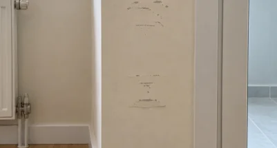 Salondaki boya ve sürtünme izlerinin rapordaki fotoğrafı